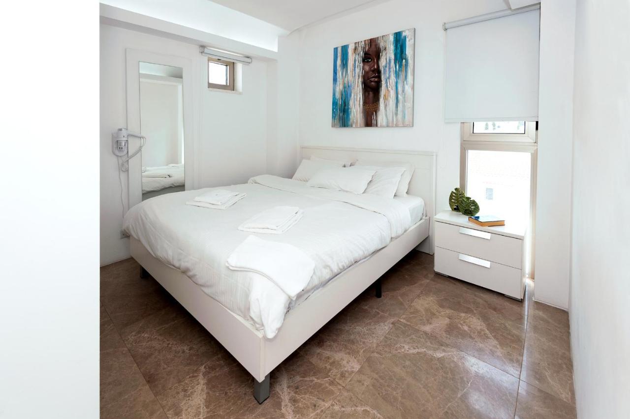 Apartment Marisol - Beachfront Protarász Kültér fotó